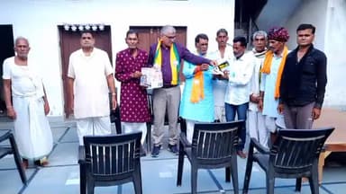 पीपलदा: सिनोता, ढिबरी चम्बल गांव में 'मेरा बूथ, सबसे मजबूत' को लेकर भाजपा के अल्पकालिक विस्तारकों ने घर-घर जाकर बांटे कार्ड