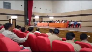 बदायूं: डाइट स्थित ऑडिटोरियम में कावड़ यात्रा सकुशल कराने हेतु जिलाधिकारी व वरिष्ठ पुलिस अधीक्षक ने दिए दिशा निर्देश