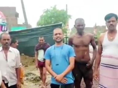 रामगढ़ चौक: रामगढ़ चौक स्थित सार्वजनिक नाले में गिट्टी व मिट्टी भरने से नाला बंद, ग्रामीणों के घर में घुसा बरसात का पानी