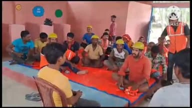 कुरसाकांटा: हरिरा पंचायत के बेंतबाड़ी स्थित वेस्ट प्रोसेसिंग यूनिट में स्वच्छता कर्मियों की बैठक आयोजित