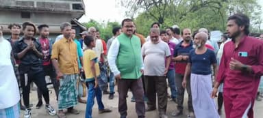 ठाकुरगंज: जदयू प्रदेश उपाध्यक्ष मास्टर मुजाहिद आलम ने भोगड़ाबर पंचायत के विभिन्न गांव का किया  दौरा सुनी लोगो कि समस्याएं