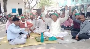 नौगावां सादात: तहसील परिसर में हुई भाकियू भानु की मासिक बैठक, बकाया गन्ना मूल्य व आवारा पशुओं का मुद्दा उठाया गया