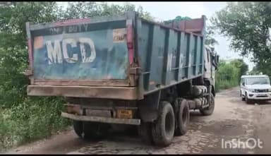 गाज़ियाबाद: गाजियाबाद मेयर सुनीता दयाल ने  दिल्ली एमसीडी 9 वाहनों को पकड़ा और केजरीवाल पर निशाना साधते हुए कहा अपनाRDF अपने पास रखें