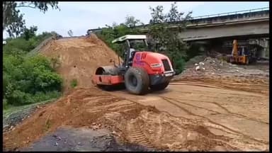 धनौरा: गजरौला के बगद नदी पुलिया पर डीएम के आदेश पर बनाया जा रहा मिट्टी से रास्ता, कांवड़ियों को मिलेगी सुविधा