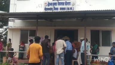 बस्तर: वार्ड क्रमांक 6 में ऑटो चालक की टक्कर से बाइक सवार प्राचार्य व प्यून हुआ घायल