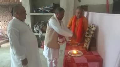 पीरटांड: पालगंज में शोकाकुल परिवार से मिलने मंगलवार को पहुंचे भाजपा प्रदेश अध्यक्ष सह पूर्व मुख्यमंत्री बाबूलाल मरांडी