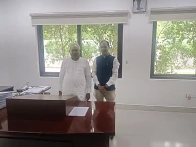 गोपालगंज: पटना CM हाउस पर गोपालगंज के सांसद ने मुख्यमंत्री से की मुलाकात, बाढ़ सहित अन्य समस्याओं को लेकर की बात