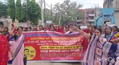 मुशहरी: आशा कार्यकर्ता संघ ने मासिक मानदेय की मांग को लेकर सदर अस्पताल में ही प्रदर्शन