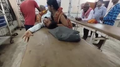 गोपालगंज: मानिकपुर गाँव मे ट्रैक्टर की चपेट में आने से बच्चा हुआ घायल, इलाज के लिए सदर अस्पताल में भर्ती