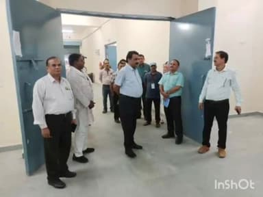 टीकमगढ़: टीकमगढ़ कलेक्टर सुभाष कुमार द्विवेदी ने ईवीएम वेयरहाउस का किया निरीक्षण