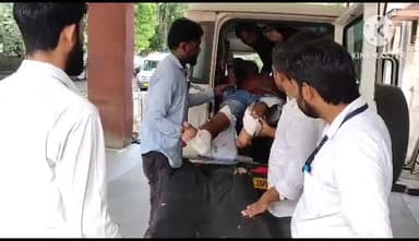 अलवर: नीमच बाईपास पर ट्रॉले व टाटा गाड़ी में हुई टक्कर ट्रॉले के ड्राइवर व खलासी हुए गंभीर रूप से घायल जिला अस्पताल में भर्ती