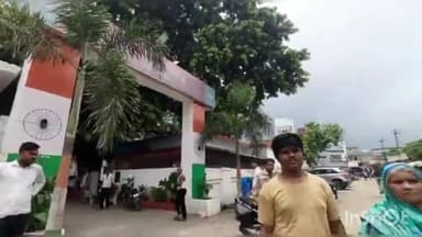 कन्नौज: तारामऊगढ़ी गांव निवासी युवक को जमीनी रंजिश के चलते गांव के ही लोगों ने लाठी-डंडों से मारा-पीटा पीड़ित ने कोतवाली में दिय