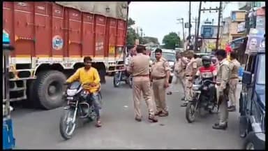 धनौरा: कांवड़ियों की सुरक्षा को लेकर रोड पर उतरे मंडी धनोरा के सीओ अरुण कुमार, इंदिरा चौक से भारी वाहनों का कराया रूट डायवर्जन