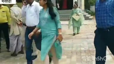 मसौढ़ी: SDO ने मसौढी़ प्रखंड कार्यालय के RTPS काउंटर का किया औचक निरीक्षण, बसूली करने की शिकायत पर जांच करने पहुंचीं थीं SDO