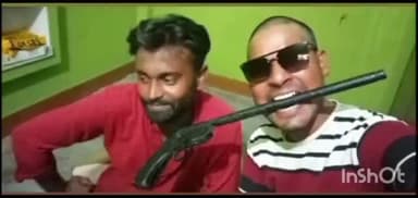 कन्नौज: कपूरापुर में अवैध तमंचा व कारतूस मुंह में दबाए युवक का फोटो सोशल मीडिया पर हो रहा वायरल