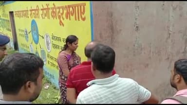 जोगापट्टी: बेतिया में नालों का अतिक्रमण से जल निकासी पर प्रतिकूल प्रभाव बेतिया महापौर ने किया निरीक्षण दिया निर्देश