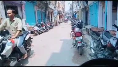 आज़मगढ़: पुरानी कोतवाली से दलाल घाट रोड क्षतिग्रस्त होने के कारण आए दिन हो रहे हादसे, स्थानीय लोगो ने उठाई मरम्मत की मांग