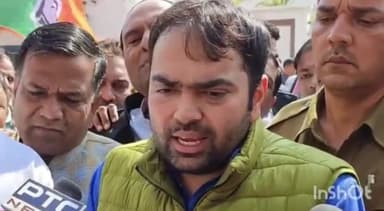 मनेठी: रेवाड़ी विधायक चिरंजीव राव ने माजरा-मनेठी में समतल धरती पर लगे एम्स के बोर्ड पर दी तीखी प्रतिक्रिया