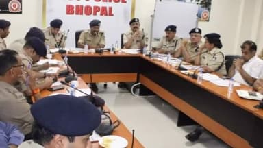 हुज़ूर: आगामी विधानसभा चुनाव के दौरान शांति व सुरक्षा व्यवस्था के मद्देनजर पुलिस आयुक्त ने कार्यालय में अधिकारियों की ली बैठक