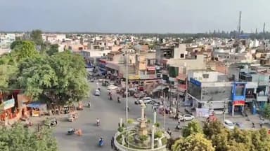 धनौरा: नगरपालिका गजरौला में ईओ पर घोटाले का आरोप लगाते हुए वार्ड सभासदों ने किया हंगामा