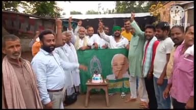 बछवारा: आर्मी हेल्थ क्लब नारेपुर में बछवारा राजद कार्यकर्ताओं ने केक काटकर मनाया राजद का 27वां स्थापना दिवस