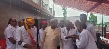 आमेर: कांग्रेस नेता प्रशांत शर्मा ने ग्रामीणों से की मुलाकात, श्रावण मास के तहत मंदिरों और गांवों का किया दौरा