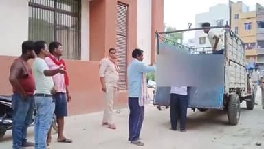 बेतिया: दिउलिया त्रिवेणी कैनाल के समीप तेज रफ्तार पिकअप ने सड़क किनारे बैठे व्यक्ति को मारी ठोकर, जीएमसीएच में हुआ पोस्टमार्टम