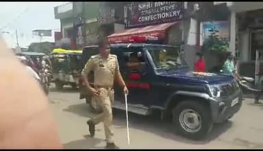 इटावा: मुग़लरोड पर लगा भीषण जाम करीब आधा दर्जन रोडवेज बसों समेत सैकडो वाहन फंसे,जाम खुलवाने में जुटी पुलिस