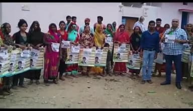 सरई: सिंगरौली विधानसभा क्षेत्र के चरगोड़ा में नारी सम्मान योजना के तहत सैकड़ों महिलाओं का भरवाया गया फार्म