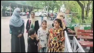 रायसेन: संजय नगर में संचालित शाला को प्राथमिक से माध्यमिक स्तर पर किए जाने को लेकर महिलाओं ने कलेक्टर को दिया आवेदन