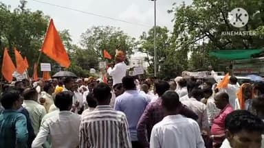 आगर: किसानों को बीमा राशि क्रॉप कटिंग के माध्यम से मिले जिसकी मांग को लेकर भारतीय किसान संघ ने पुरानी कृषि उपज मंडी से निकाली