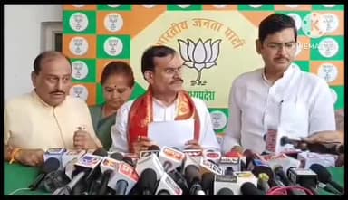 हुज़ूर: पत्रकारों से बात करते हुए BJP प्रदेशाध्यक्ष वीडी शर्मा ने भोपाल में दिया बयान, कहा सीधी मामले में CM ने की कड़ी कार्रवाई