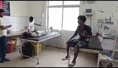 बदायूं: गोपाल टॉकीज के पास टेंपो ने बाइक सवारों को टक्कर मारी, 2 लोग घायल हुए