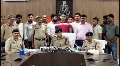 इटावा: पुलिस लाइन में SSP ने तस्करी मामले का किया खुलासा, 3 तस्करों को किया गिरफ्तार व 40 क्विंटल 60 किलो डोडा चुरा हुए बरामद