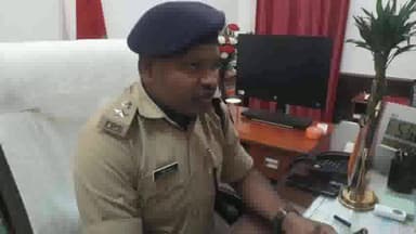 बेगूसराय: निमाचांदपुरा थाना अंतर्गत हुए बाइक लूट कांड के तीन अपराधी गिरफ्तार, एसपी योगेंद्र कुमार ने प्रेस वार्ता कर दी जानकारी