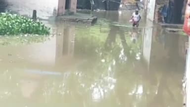 करछना: बारिश के दौरान यमुनापार क्षेत्र के दलवाबारी सहित कई गांवों में भरा गंदा पानी, बीमारियां बढ़ने की बनी आशंका