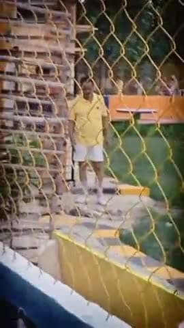 कलवारी गांव के सरकारी पार्क में होता है जातिवाद लोग अमीर और गरीब को पहचान के यहां पर दिया जाता है प्रवेश ।#Dm #Sp #mla