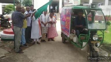 कलुआही: कलुआही सीएचसी में परिवार कल्याण जागरूकता रथ को सीएचसी प्रभारी ने हरी झंडी दिखाकर किया रवाना