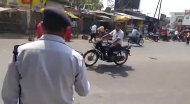 आज़मगढ़: जिले के 90 स्थानों पर चला चेकिंग अभियान 495 वाहनों का हुआ चालान, एसपी ने दी जानकारी