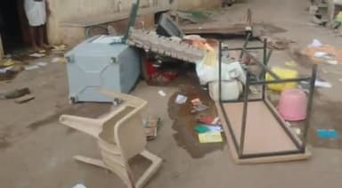 छोटीसादड़ी: कारुण्डा गांव में वकील न्यायालय में पैरवी कर रहा ओर घर पर तोड़ फोड़ कर सामान बाहर फेका