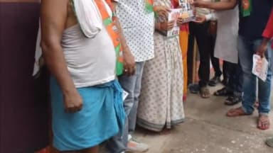 गिरियक: भाजपा कार्यकर्ताओं ने बासो बाग गांव में जनसंपर्क अभियान चलाकर ग्रामीणों को केंद्र सरकार की उपलब्धियों से कराया अवगत