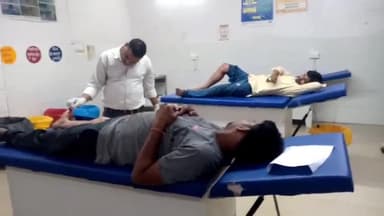 इटावा: मैनपुरी अंडर ब्रिज पर बस से बचने के प्रयास में अनियंत्रित होकर गिरने से बाइक सवार दो युवक घायल, जिला अस्पताल में भर्ती