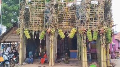 கிருஷ்ணராயபுரம்: லாலாபேட்டை கடைவீதி மகா மாரியம்மன் கோவில் திருவிழாவில் தூக்கு தேரோட்ட நிகழ்வு வெகு விமர்சையாக நடைபெற்றது