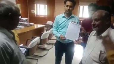 चित्तौड़गढ़: आदिवासी समुदाय के युवक पर पेशाब करने की घटना पर निन्दा प्रस्ताव जिला कलेक्टर को सौंपा