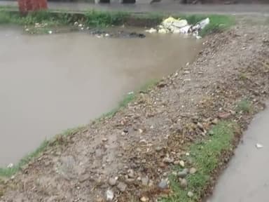 बाजपुर: Sanjay Nagar ward no 7 mai jal bharav#rasta na banne ke कारण आने जाने में हुई परेशानी