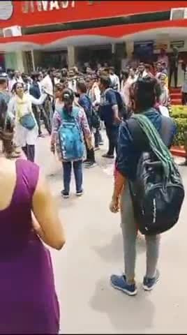 ग्वालियर गिर्द: जीवाजी विश्वविद्यालय में एआईडीएसओ और एबीवीपी छात्र संगठन के कार्यकर्ताओं के बीच हुई मारपीट, वीडियो वायरल