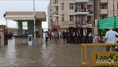 मोदीनगर: दुहाई मेट्रो होम्स सोसायटी में बारिश के कारण लाखों का हुआ नुक़सान, सोसायटी के लोगों का फूटा गुस्सा