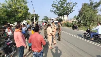 गोपालगंज: गोसाई टोला में बाइक सवार अज्ञात अपराधियों ने बाइक सवार व्यक्ति को मारी गोली, सूचना पाकर घटनास्थल पर पहुंचे सदर एसडीपीओ