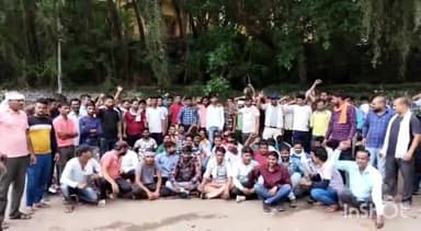 ग्वालियर गिर्द: नगर निगम के सफाई कर्मियों ने अपनी मांगों को लेकर फूलबाग पर किया प्रदर्शन