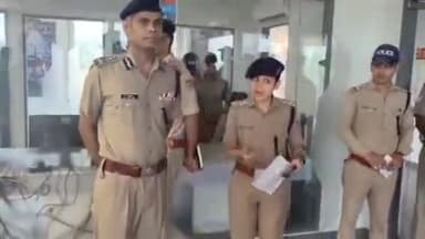 हरिद्वार: मेला कंट्रोल रूम में अपर पुलिस महानिदेशक ने एसएसपी व अन्य अधिकारियों को किया ब्रीफ